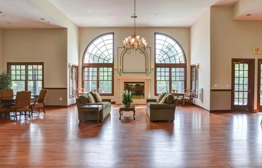 Building Photo - 906 Rhoads Dr