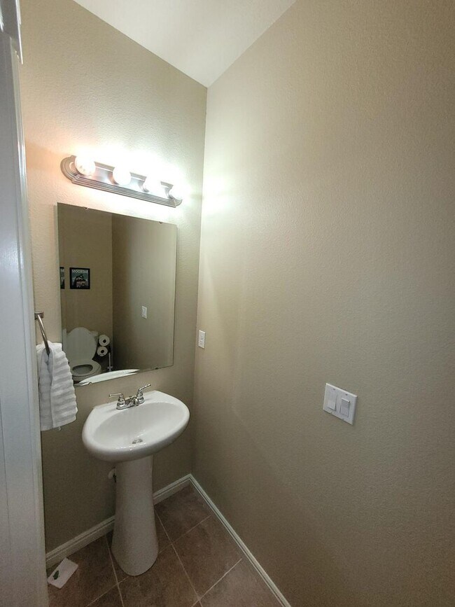 Building Photo - Dog Friendly Home in Boise!