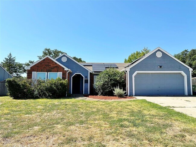 Primary Photo - 814 N Riverside Dr
