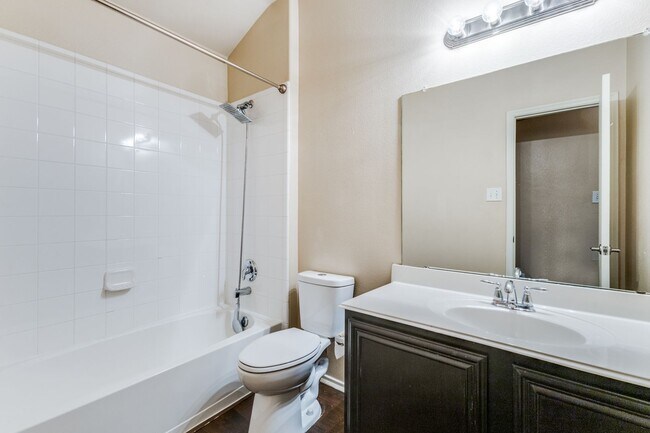 Building Photo - Three Bed, Two Bath Half Duplex near Mesquite Airport, Available Feb 10th.