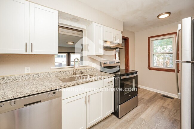 Building Photo - 158 Hawk Ave