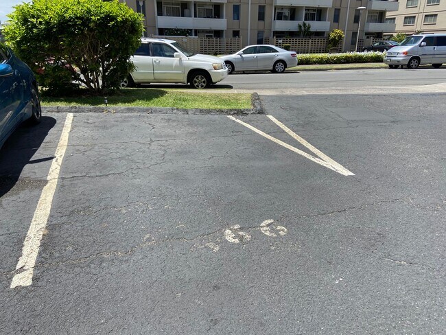 Building Photo - STUDIO w/ 1 PARKING AVAILABLE June 2025 NE...