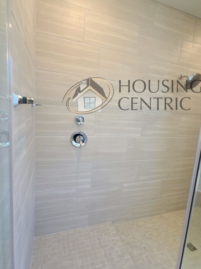 Building Photo - Luxurious Newer Construction Rental Home I...