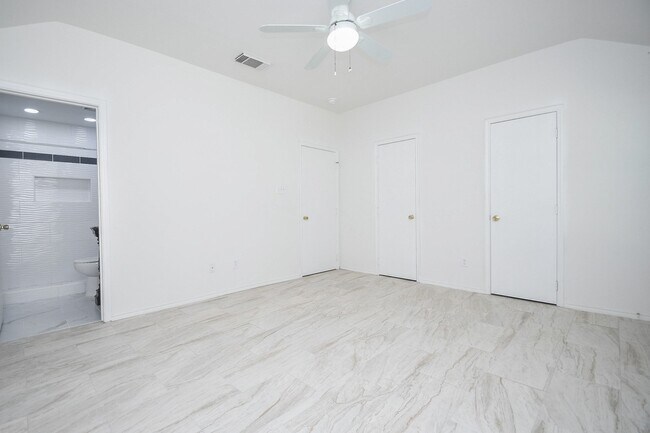 Building Photo - 6306 Spruce Manor Ln