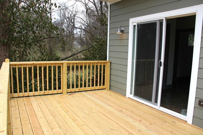 Building Photo - Large East Nashville Modern House - 3 Bedr...