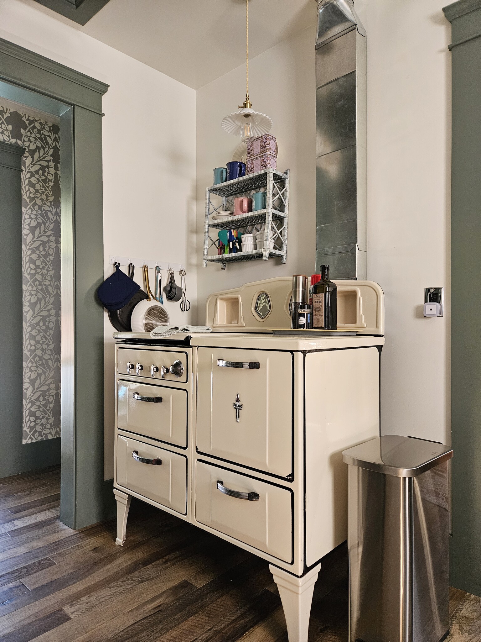 Building Photo - 139 N Ivy Ave