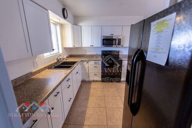 Building Photo - 5706 E Des Moines St