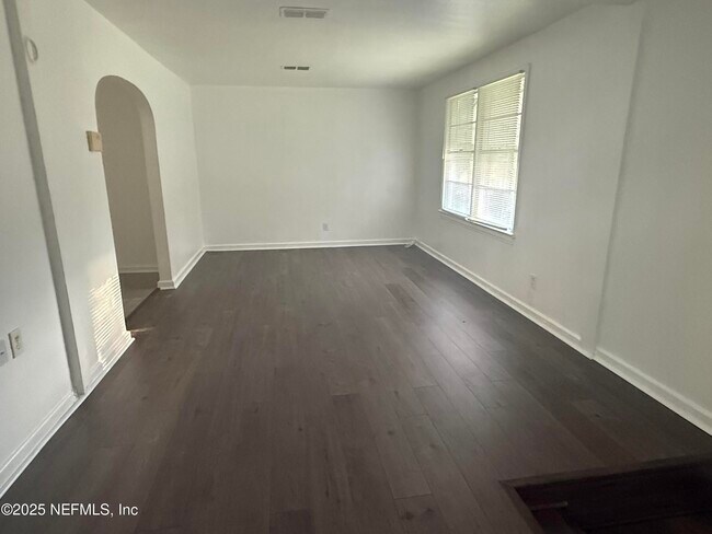 Building Photo - 903 Melson Ave
