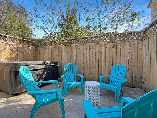 Building Photo - 515 E Huntingdon St