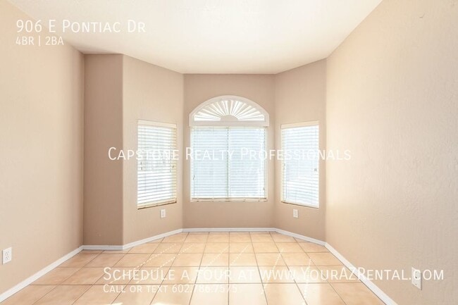 Building Photo - 906 E Pontiac Dr