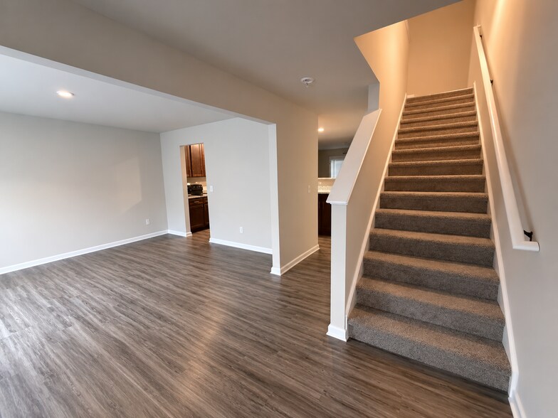 Building Photo - 2769 Valley Green Dr