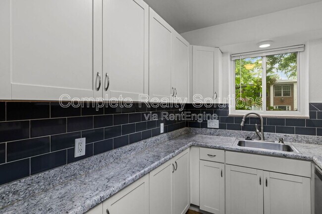 Building Photo - 7876 Big Bend Blvd