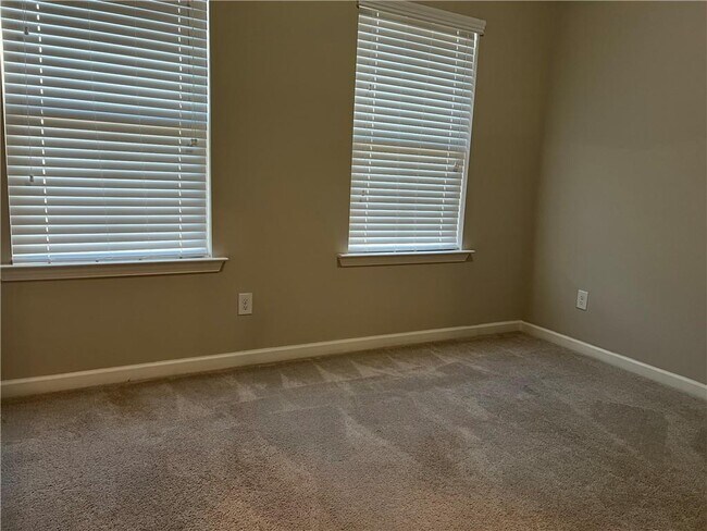 Building Photo - 363 Commons Ave