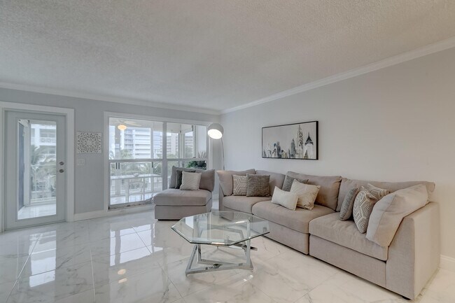 Building Photo - 3114 S Ocean Blvd