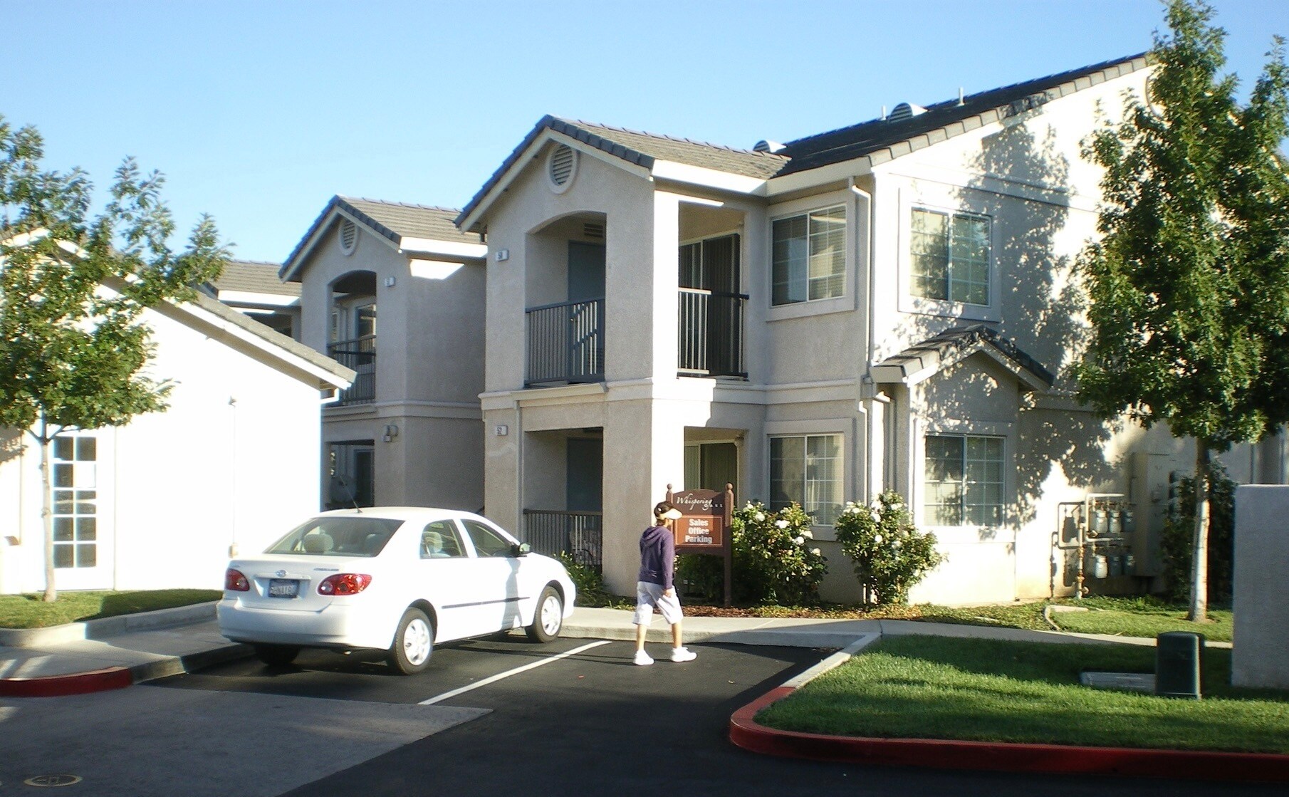 Exterior - 2001 Eastwood Dr