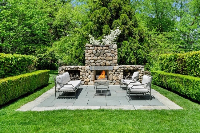 Building Photo - 945 Oenoke Ridge