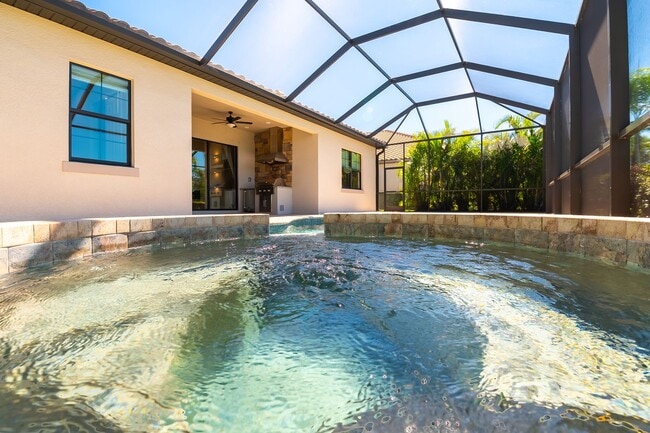 Building Photo - Stunning Country Club East Unfurnished Res...
