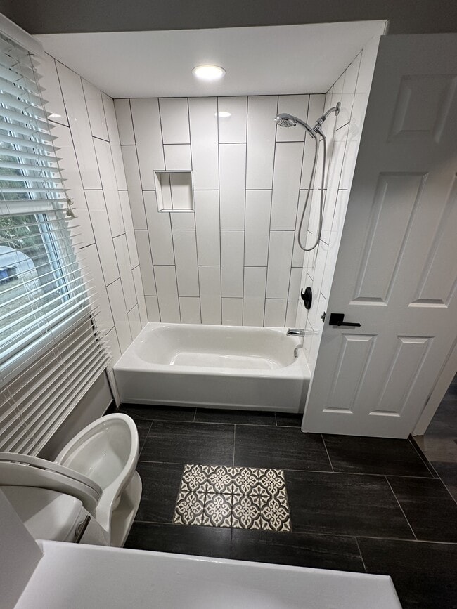 Building Photo - 5335 Tara Hill Dr