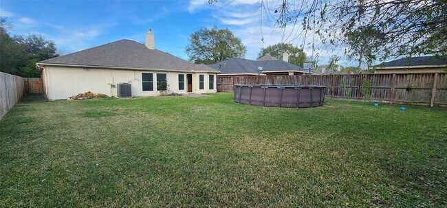 Building Photo - 16807 Sussex Dr