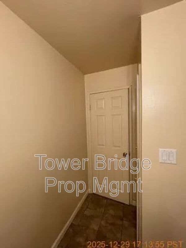 Building Photo - 4549 Ashcroft Ave