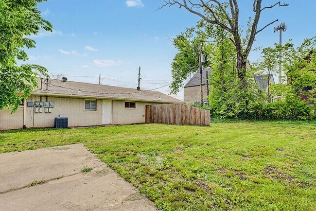 Building Photo - 514 N 8th St