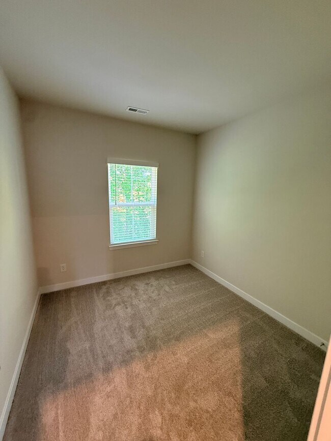 Building Photo - Brand New Townhome in the heart of Charotte