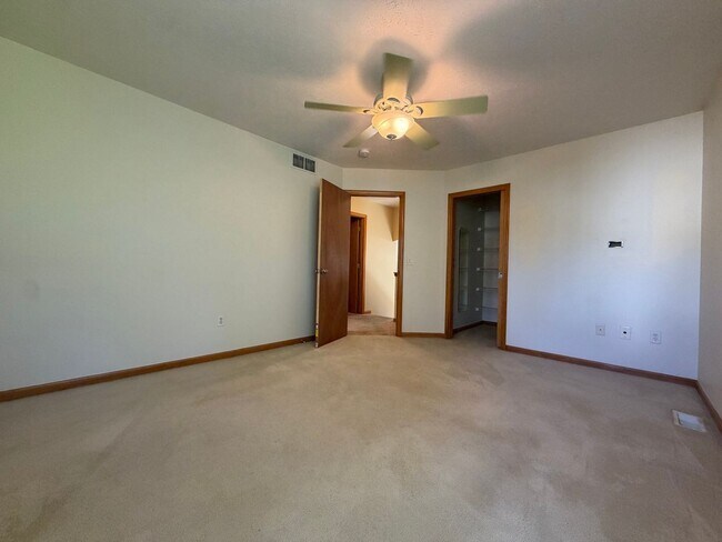 Building Photo - 5653 E Grove Dr SE