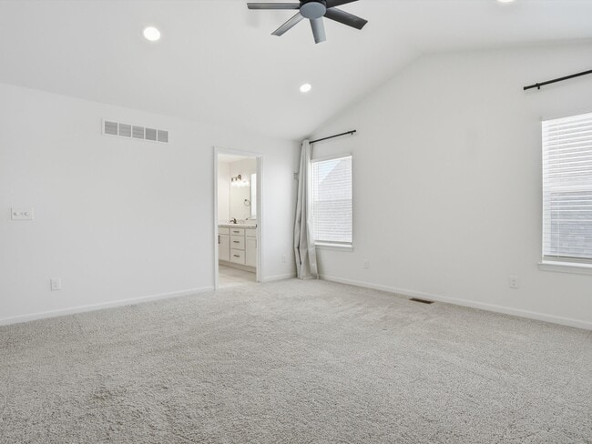 Building Photo - 6246 Hawthorne Ave