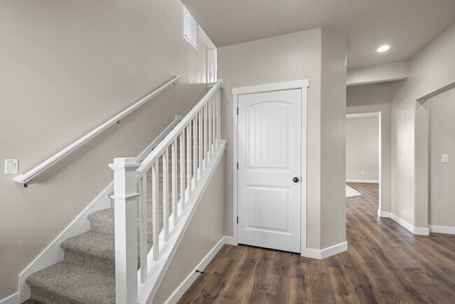 Building Photo - 554 S Church Dr