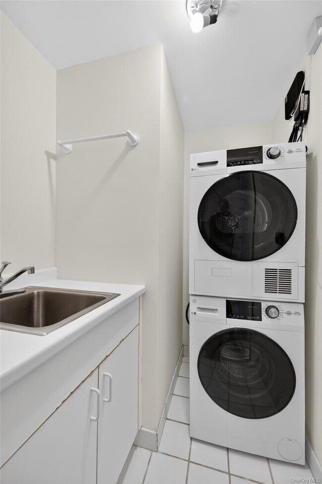 Building Photo - 111 Cherry Valley Ave