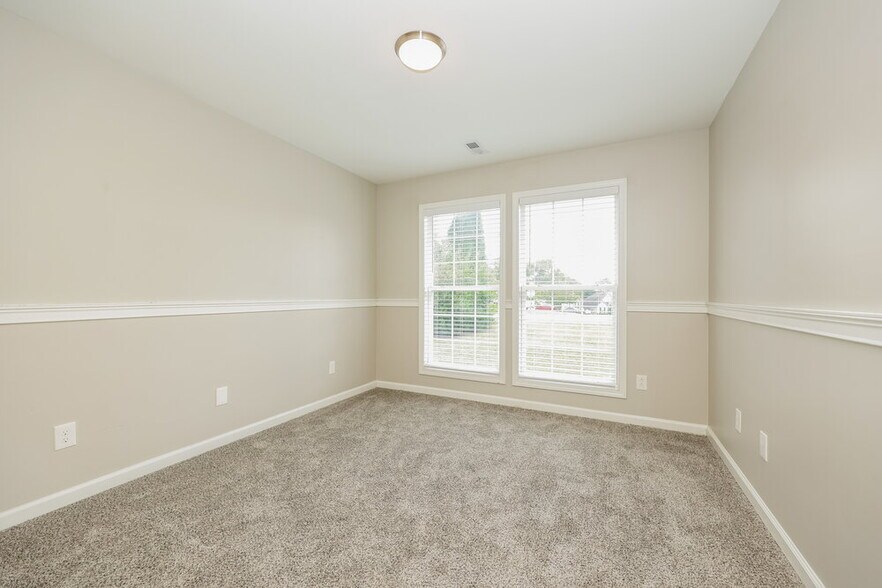 Building Photo - 2945 Hearthside Dr