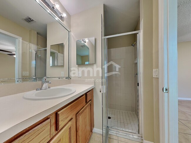 Building Photo - 655 Belvedere Rd NW