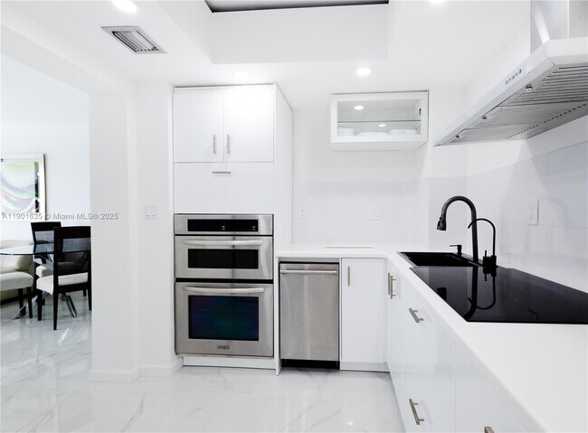 Building Photo - 4010 Galt Ocean Dr