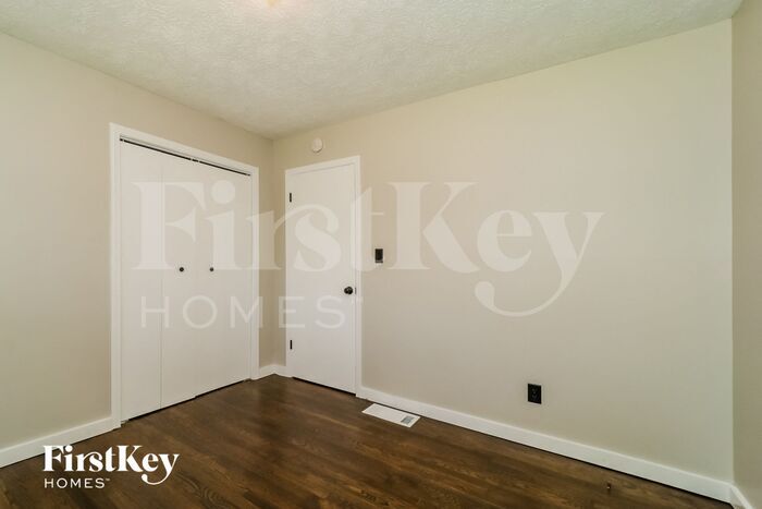 Building Photo - 2625 Sherwood Dr