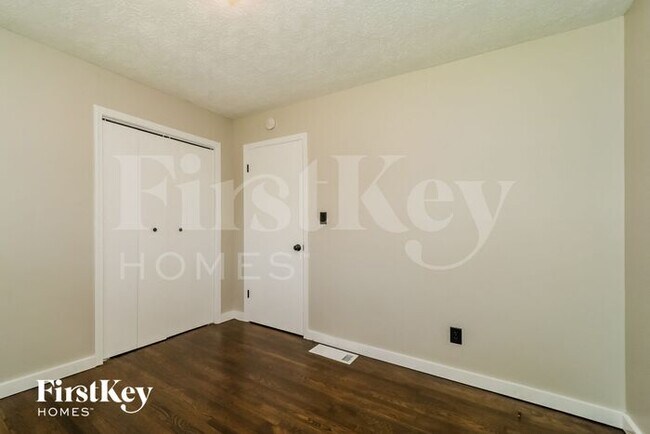 Building Photo - 2625 Sherwood Dr