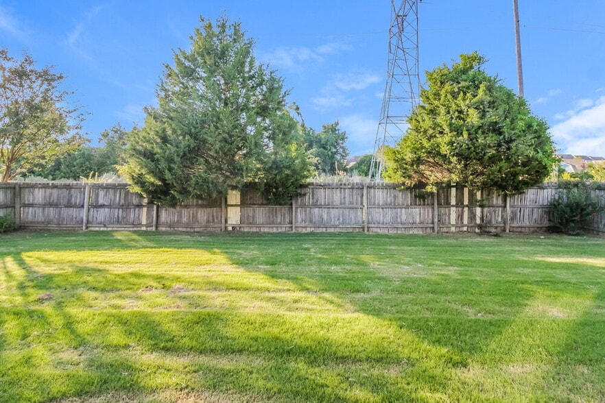 Building Photo - 1125 Red Fern Cir W