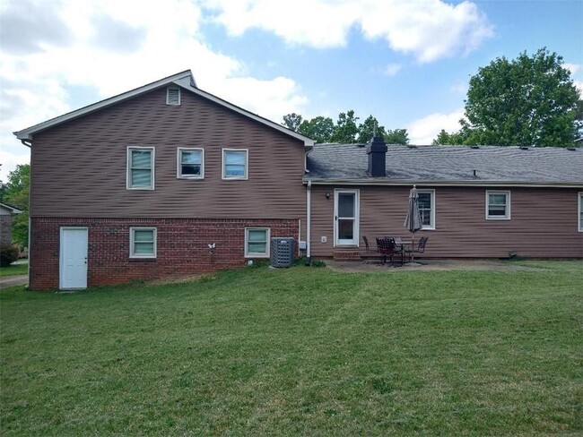 Building Photo - 1730 Cedar Grove Dr