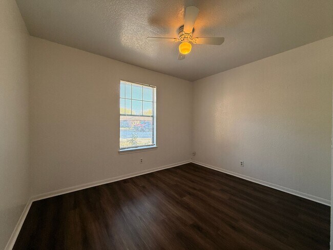 Building Photo - 4800 Cedarhill Cir