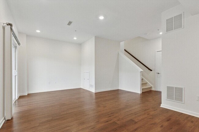 Building Photo - Available Immediately – 3 Bedroom / 2.5 Bath Townhome in Downingtown School District