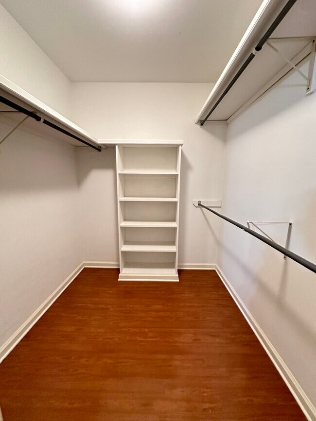 Building Photo - 521 N French Quarter Dr