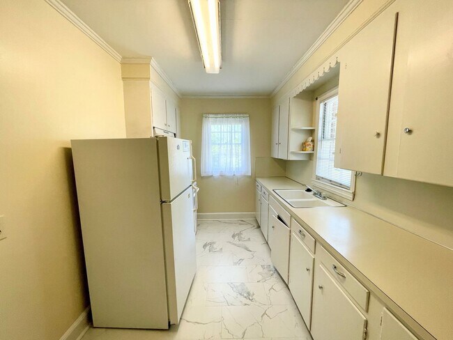 Building Photo - kingheyward