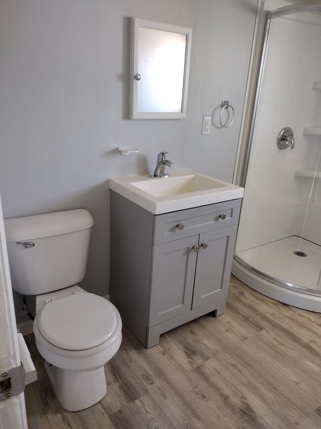 Building Photo - ONE MONTH FREE MOVE IN SPECIAL! Newly Remodeled 1 Bedroom