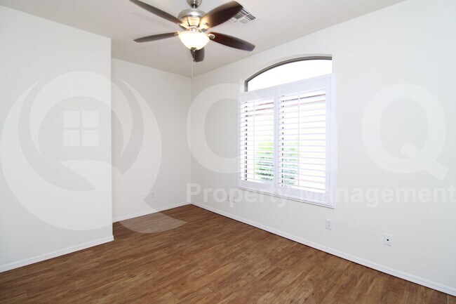 Building Photo - 9634 E Rocky Lake Dr