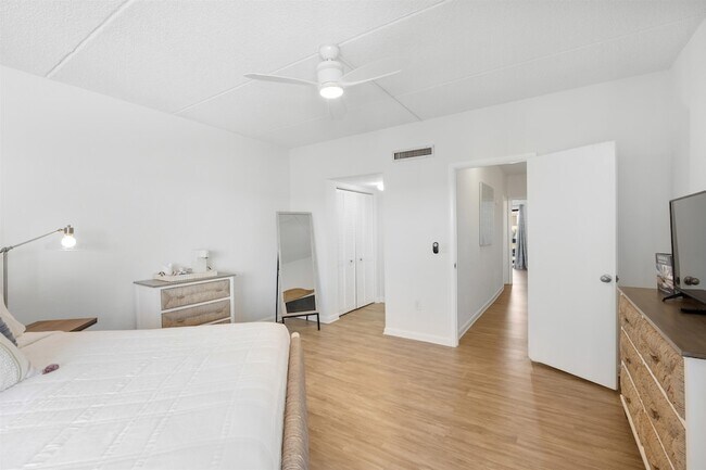 Building Photo - 5650 A1A S