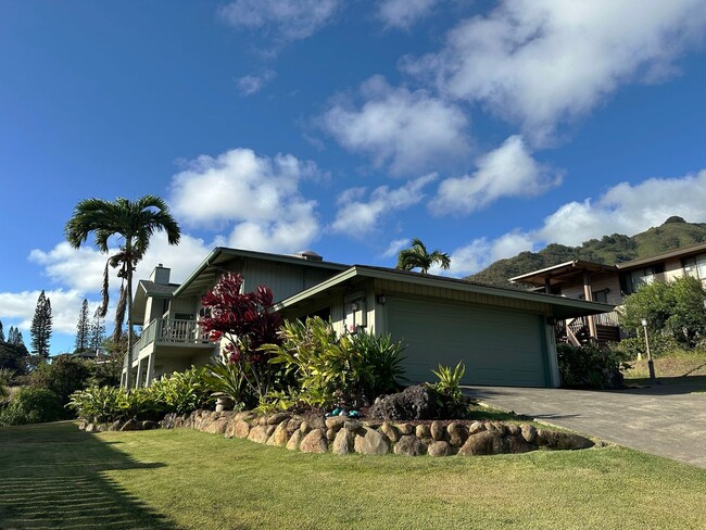 Building Photo - Partial furnished 3/3 Bedroom in Waikulu H...