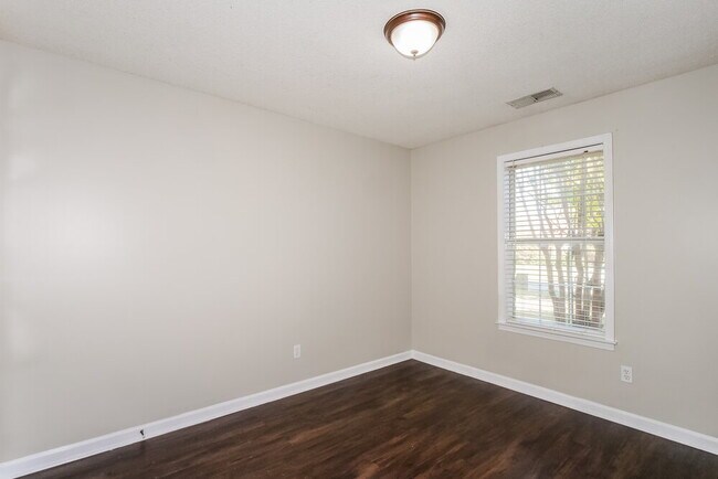 Building Photo - 115 Winding Creek Dr