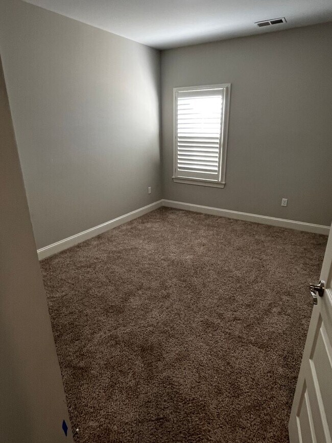 Building Photo - Custom Built home in a quiet subdivision