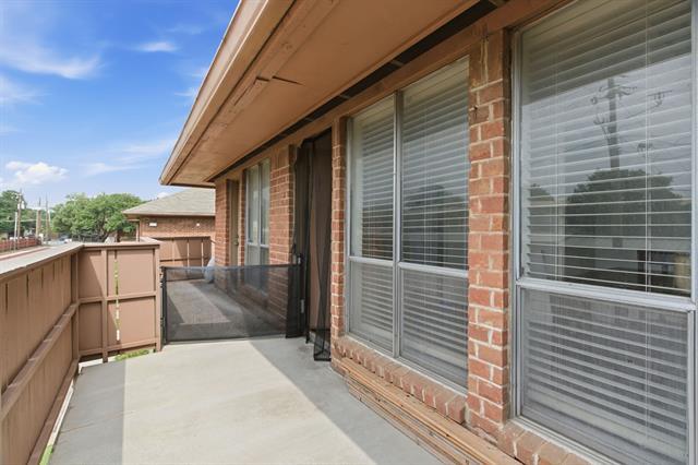 Building Photo - 10566 High Hollows Dr