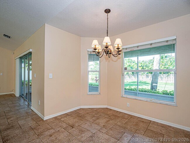 Building Photo - 141 39th Dr