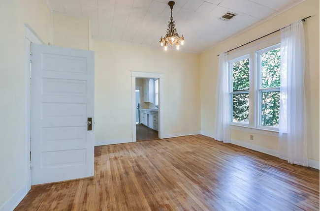 Dining Room - 203 N Bishop St